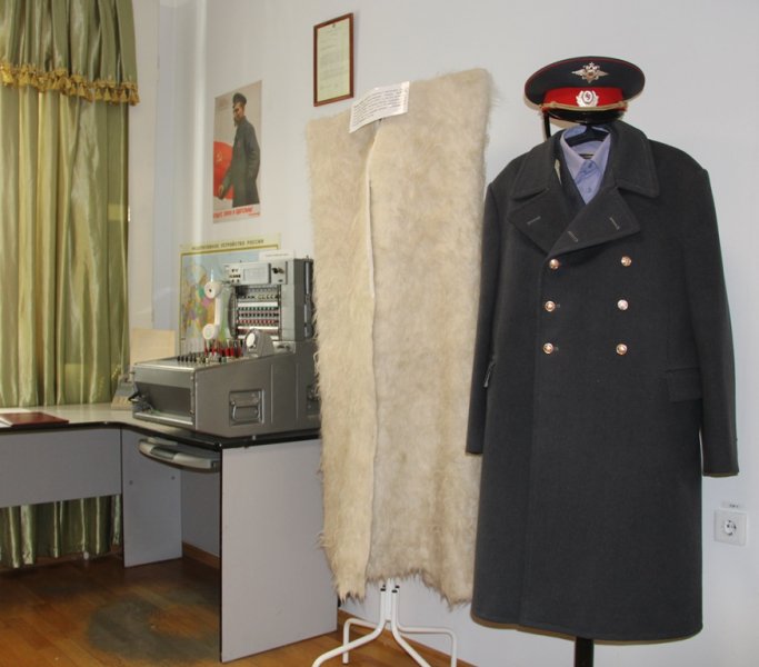 В Адыгее школьники из молодежной казачьей группы посетили комнату истории полиции региона
