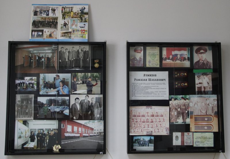 В Адыгее школьники из молодежной казачьей группы посетили комнату истории полиции региона